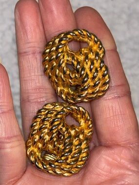 Vintage Gold Tone Unsigned Twisted Rope Knot Clip On Earrings